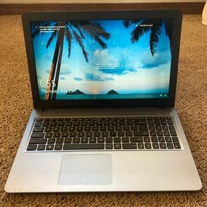 ASUS 15.60 in light grey laptop
